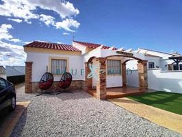 CHALET DE 2 DORMITORIOS Y 2 BAÑOS CON PISCINA COMUNITARIA photo 0