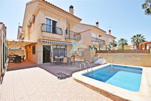 VILLA CON PISCINA PROPIA EN PLAYA GRANDE photo 0