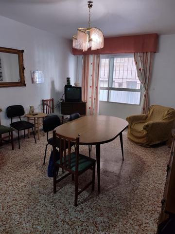 Piso en la zona colegio Mediterráneo photo 0