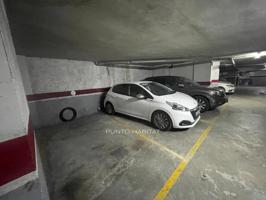 Plaza de parking en finca joven photo 0