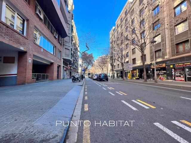 Plaza de Parking Grande en Finca Señorial de la Sagrada Familia photo 0