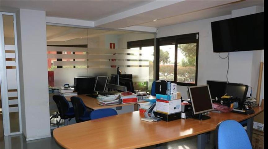 Oficina en entresuelo en Calle Pintor Soler Blasco photo 0