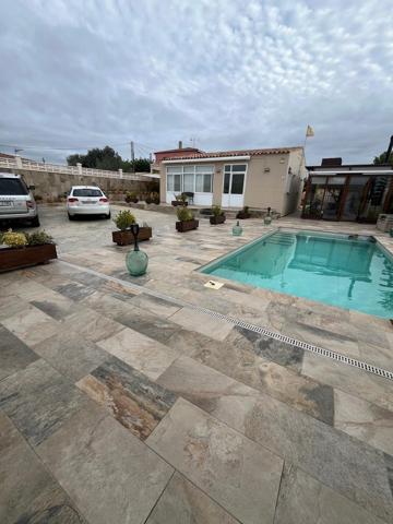 Fantástica casa en Urbanización Racó del Mercader photo 0