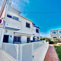 SE VENDE ADOSADO REFORMADO EN DENIA photo 0