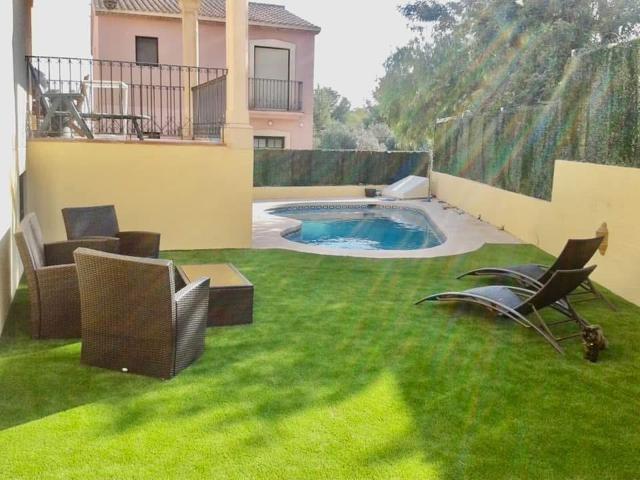 SE VENDE CHALET DE 4 HABITACIONES CON PISCINA PRIVADA photo 0