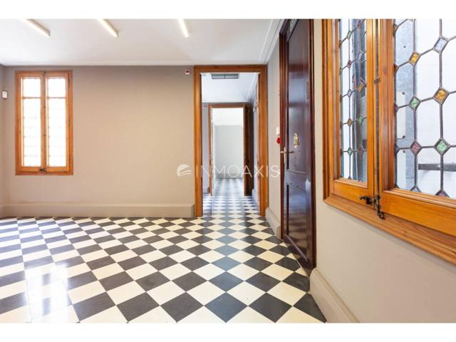 OFICINA SINGULAR EN ALQUILER photo 0