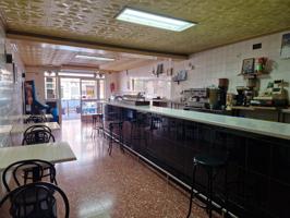 Oportunidad: Local con licencia de hostelería, almacén y gran visibilidad photo 0