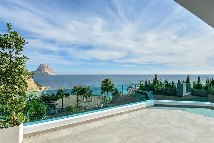 En venta villa moderna de 600m² y tres dormitorios en Calpe. photo 0