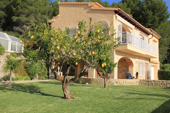 Chalet independiente con vistas al mar y piscina climatizada en venta en Benissa photo 0