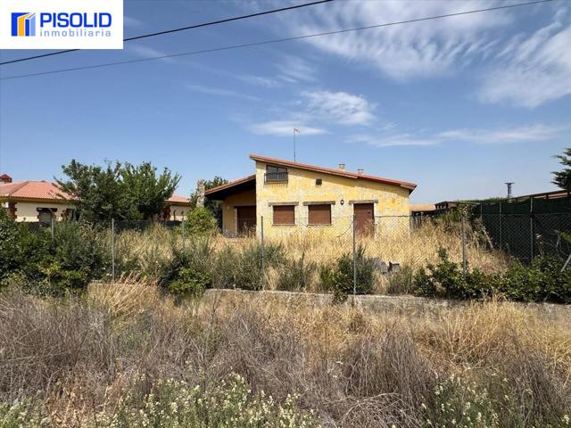 Casa en venta en Nava del Rey, Valladolid photo 0