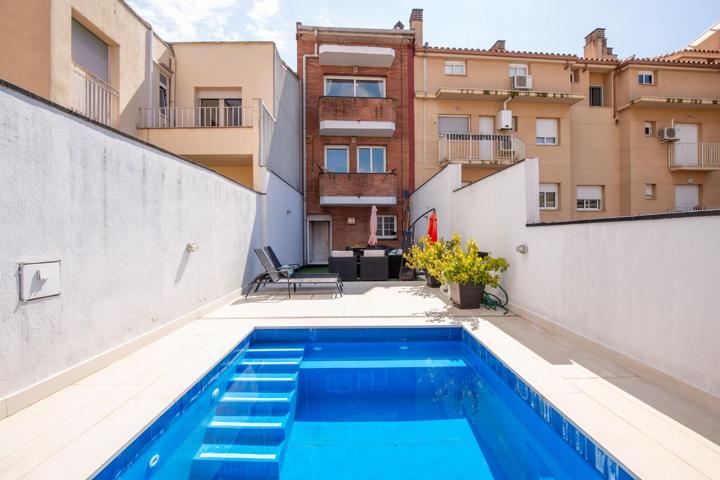 DE SOMNI AMB PISCINA I GRAN GARATGE photo 0