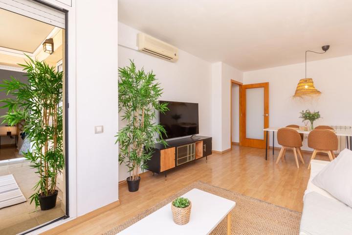FUNCIONAL I ACOLLIDOR AMB TERRASSA I BALCÓ photo 0