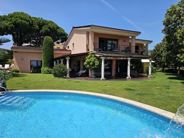 GRAN CASA CON PISCINA Y GRAN TERRENO EN VENTA EN CALELLA , BARCELONA photo 0