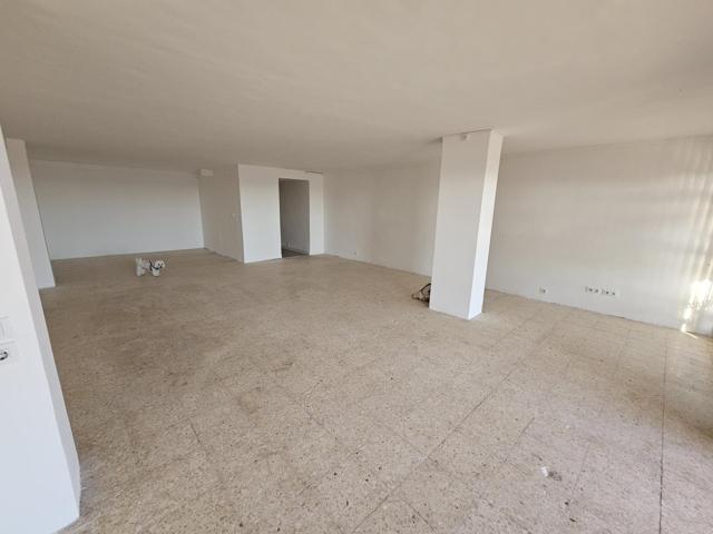 ¡OPORTUNIDAD ÚNICA! LOCAL COMERCIAL EN ALQUILER EN PRIMERA LÍNEA DE MAR EN EL MASNOU, BARCELONA photo 0