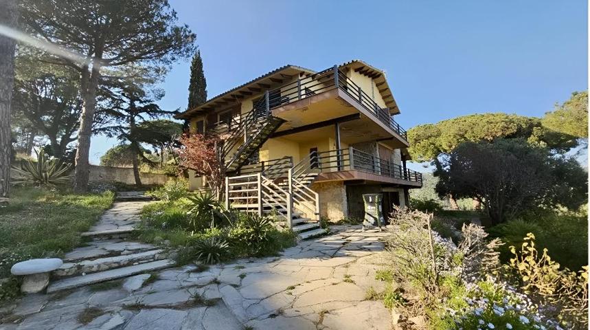 ESPECTACULAR MANSIÓN CON VISTAS AL MAR DE 180ª DE 3 PLANTAS CON PISCINA Y GARAJE EN VENTA EN MATARÓ photo 0