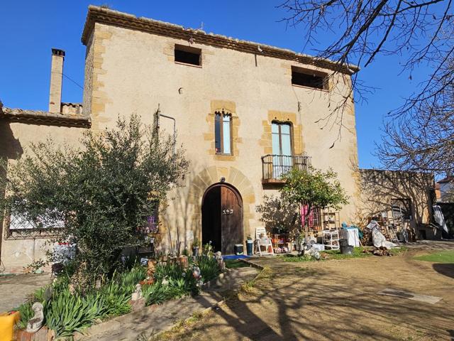 TERRENO URBANO + MASÍA CATALOGADA EN VENTA EN LA BISBAL, GIRONA photo 0