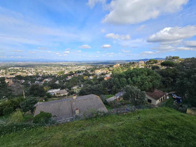 CASA EN VENTA EN MONTBARBAT CON VISTAS ESPECTACULARES photo 0