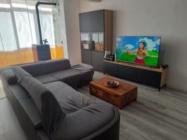 PISO TOTALMENTE REFORMADO CON TERRAZA DE 90M2 A LA VENTA EN ZONA LOS PAVOS, BLANES photo 0