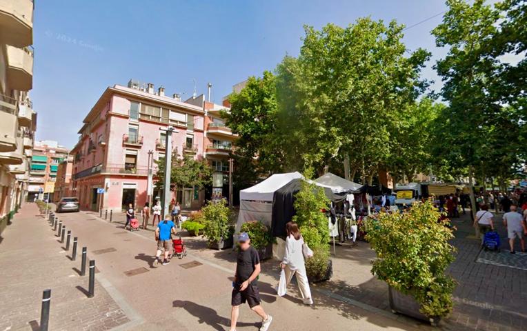 CASA DE 2 PLANTAS CON TERRAZA Y GARAJE EN VENTA EN EL CENTRO DE GRANOLLERS photo 0