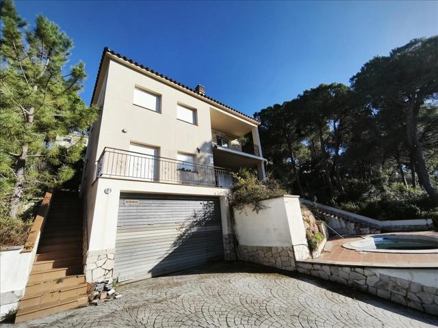 CASA DE 2 PLANTAS CON GARAJE Y PISCINA EN VENTA EN LLORET DE MAR, GIRONA photo 0