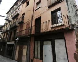 CASA PARA REFORMAR EN VENTA EN EL CENTRO DE OLOT, GIRONA photo 0