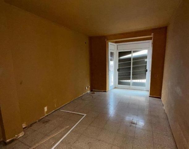 PISO PARA REFORMAR EN VENTA CERCA DEL CENTRO DE TERRASSA, BARCELONA photo 0