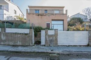 CASA DE 2 PLANTAS CON GARAJE EN VENTA EN PIERA, BARCELONA photo 0