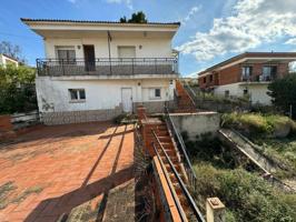 CASA PARA REFORMAR CON JARDÍN Y PISCINA EN VENTA EN PIERA, BARCELONA photo 0