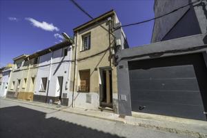 CASA ADOSADA PARA REFORMAR EN VENTA EN CASSÀ DE LA SELVA, GIRONA photo 0