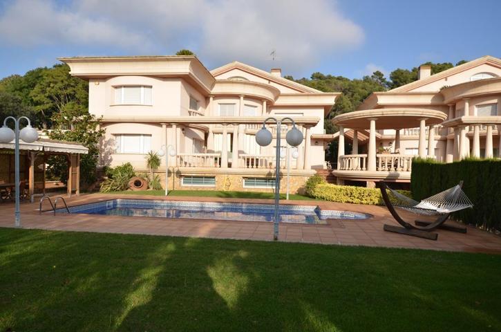 ESPECTACULAR VILLA DE LUJO Y EXCLUSIVA EN VENTA EN SANTA SUSANA photo 0
