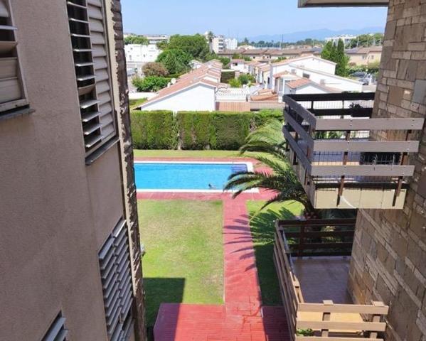 OPORTUNIDAD EN ROSES: PISO EN VENTA PARA REFORMAR CERCA DE TODOS LOS SERVICIOS photo 0