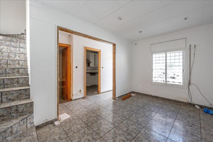 Unifamiliar Pareada En venta en Poblenou, Sabadell photo 0