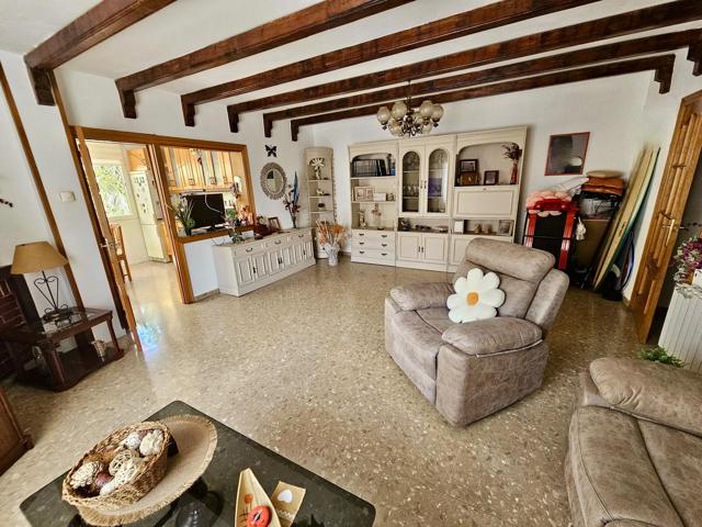 PLANTA BAJA CON TERRAZA DE 162 M² Y GARAJE PRIVADO PARA 4 COCHES EN VENTA EN CALELLA photo 0
