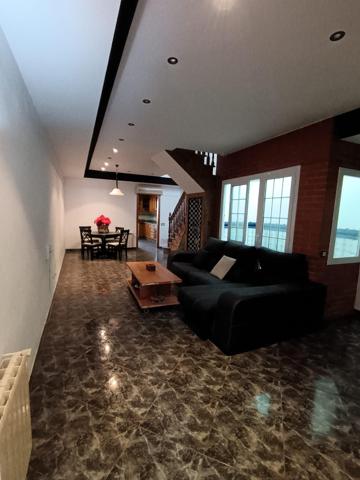 CASA CON ASCENSOR, TERRAZAS Y ESTUDIO INDEPENDIENTE A LA VENTA EN EL CENTRO DE CALELLA photo 0