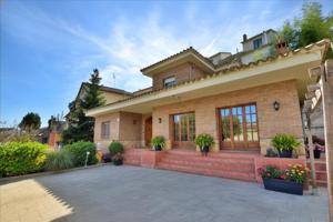 ESPECTACULAR CASA CON GRAN POTENCIAL DE 3 PLANTAS, PISCINA Y ASCENSOR EN VENTA EN SANTA MARIA DE PALAU TORDERA photo 0