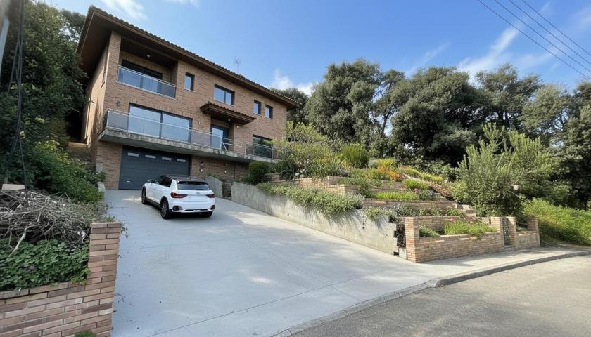 OPORTUNIDAD ÚNICA: AMPLIO CHALET CON JARDIN Y GRAN POTENCIAL DE REFORMA A LA VENTA EN PALAFOLLS photo 0