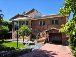 🏡 En Venta: Amplio Chalet en la Urbanización El Coto 🏡 photo 0