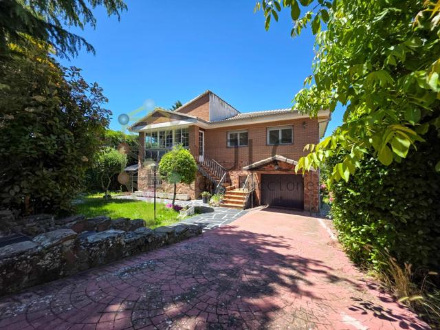 🏡 En Venta: Amplio Chalet en la Urbanización El Coto 🏡 photo 0