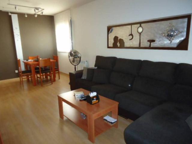 PISO SEMINUEVO EN VENTA CON PARQUING Y TRASTERO photo 0