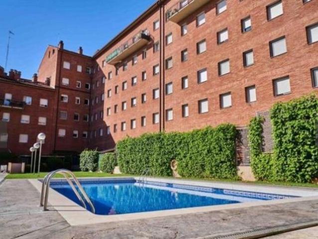 PISO SEMINUEVO EN VENTA CON PARQUING, TRASTERO Y PISCINA COMUNITARIA photo 0