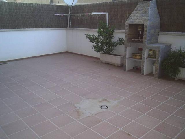 PISO SEMINUEVO EN VENTA CON TERRAZA 75M2, PARQUING Y TRASTERO photo 0