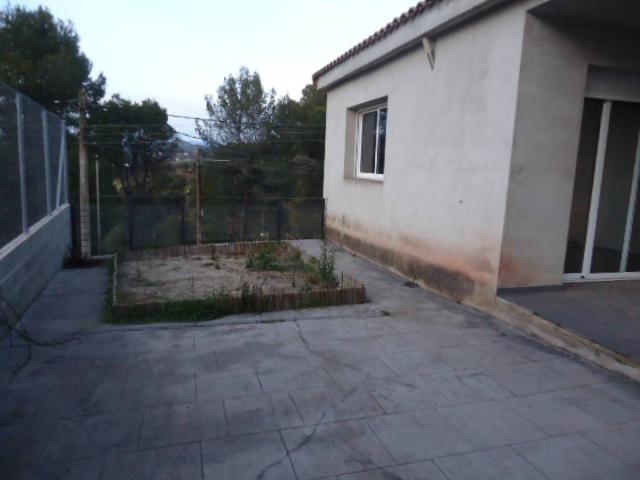 CASA A 4 VIENTOS CON TERRAZA 50M2 Y GARAJE 60M2 EN VENTA photo 0