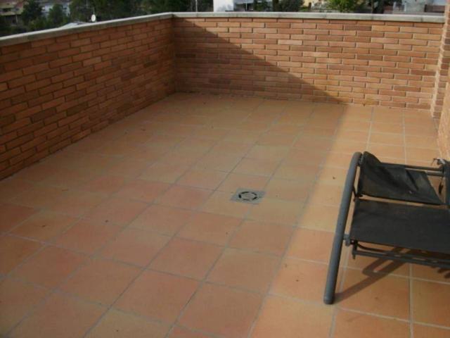 CASA ADOSADA EN VENTA CON GARAJE photo 0