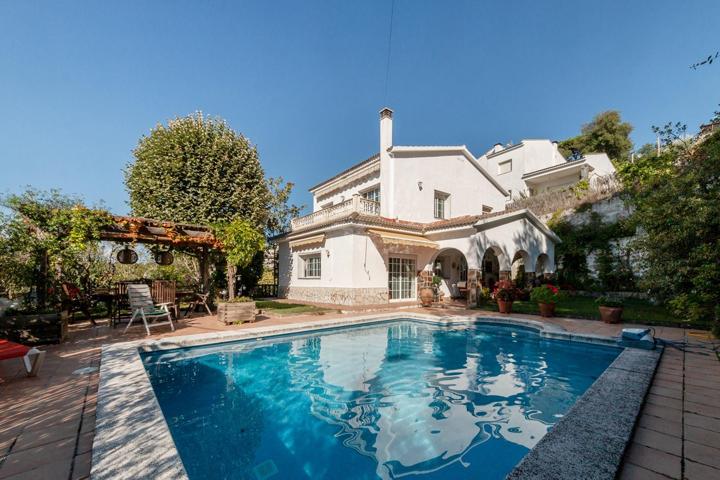 Espectacular casa en Dosrius con impresionante piscina y hermoso jardín photo 0