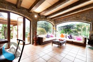 ¡Descubre tu nuevo hogar en esta impresionante casa independiente de 300 m²! photo 0