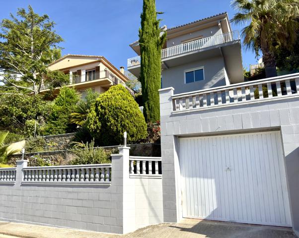 PRECIOSA CASA CON 2 VIVIENDAS EN SANTA SUSANNA ! photo 0