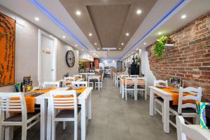 ¿Estás buscando una oportunidad para emprender en el sector de la hostelería? photo 0