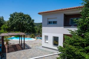 Chalet con piscina en Sant Cebrià photo 0