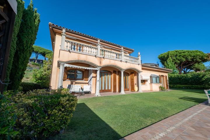 EXPECTACULAR CHALET DE LUJO CON JARDÍN Y PISCINA PRIVADA photo 0