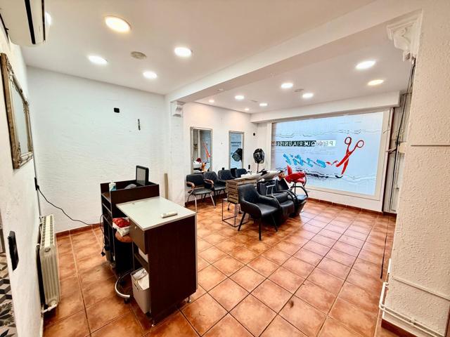 Local esquinero en Calaguido, muy luminoso photo 0